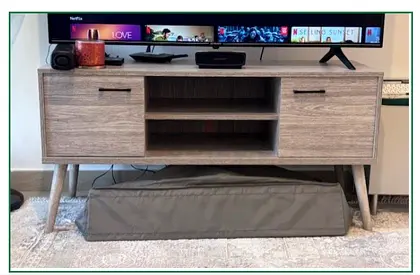 TV Console / stand - cabinet Light Oak 120x40x60- Good Condition