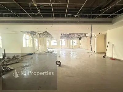 90 days free luxury office available very prime location business center ready to move only jest 150k