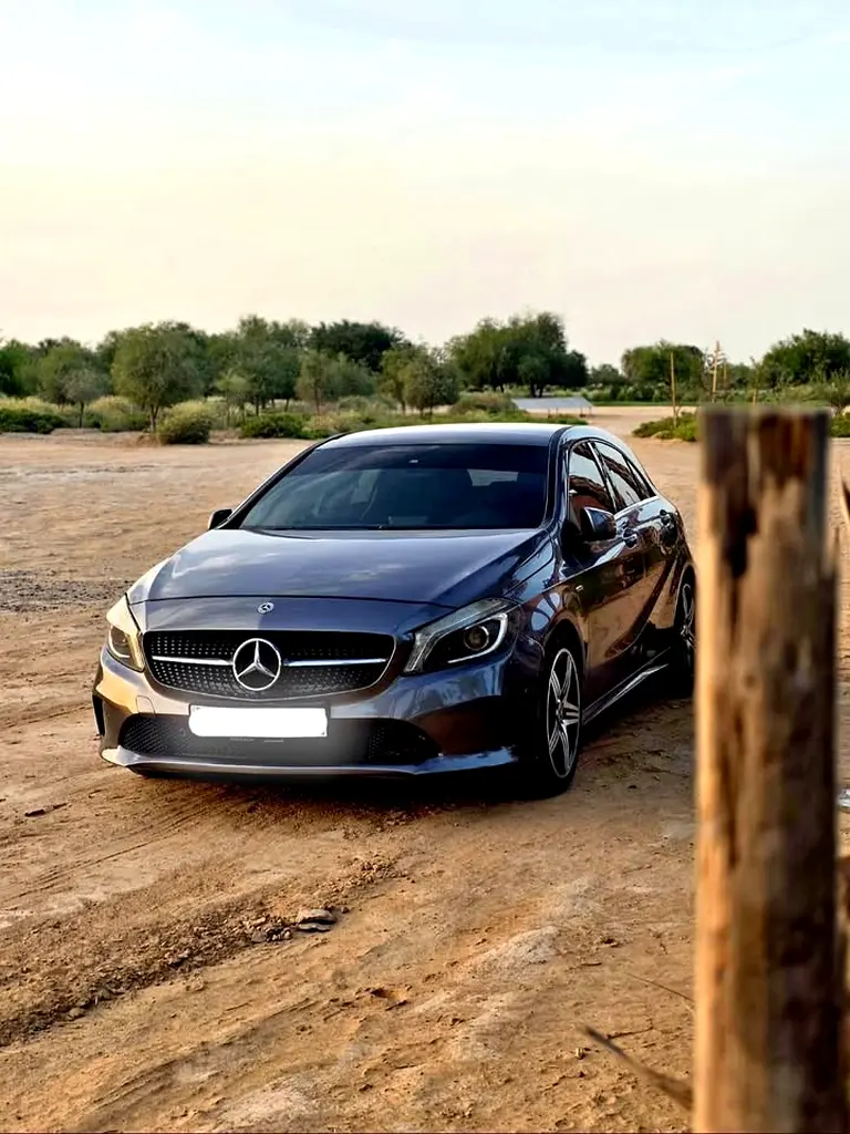Mercedes-Benz 190 2015 — photo 1 of 9