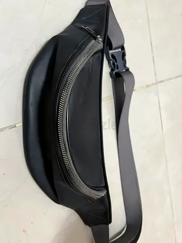 Canetti black woman’s waist pack bag