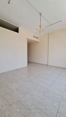 ستمتع بالسكن في منطقة المجاز 2، إحدى أكثر المناطق تميزًا في الشارقة، بموقع حيوي قريب من المدارس، والأسواق، والمطاعم، والمواصلات، وجميع الخدمات الأساسي