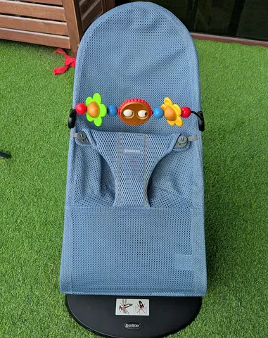 BabyBjorn Bouncer + toy bar