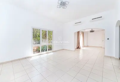 Unique location | Massive Garden | 4 + 2 Maids