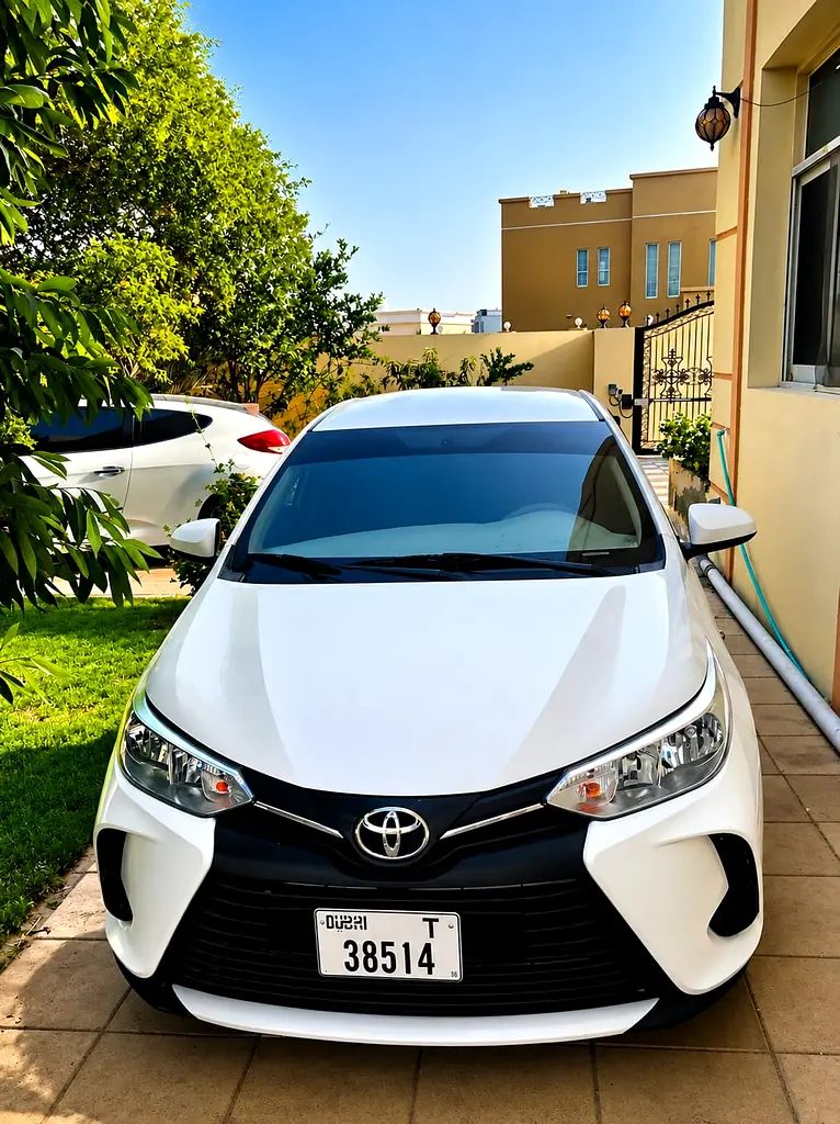 Toyota Yaris 2021 — photo 1 of 6