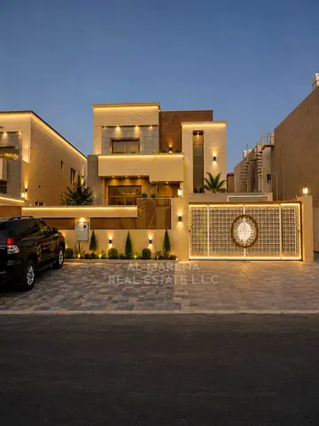 A unique opportunity to own a spacious villa in a strategic and sought-after location, close to all services.