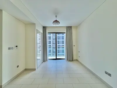 Bright Studio | Pool View | Prime MBR City Location