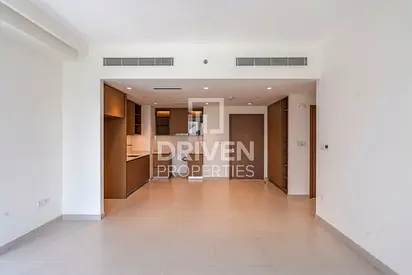Waterfront Living | Ready to Move in | Low Floor