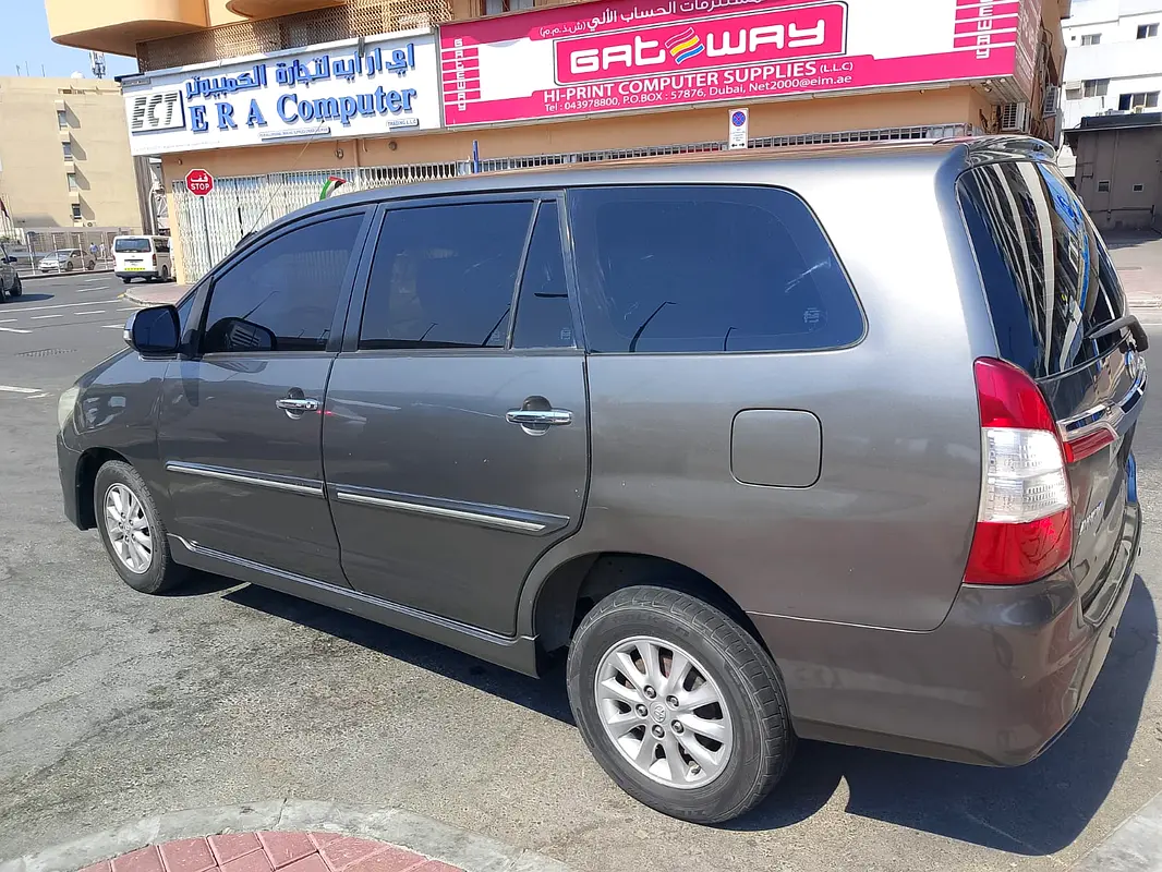 Toyota Innova 2015 — photo 1 of 16