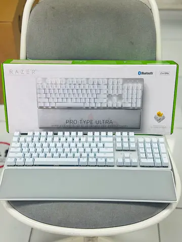 Razer Pro Type Ultra White Wireless Mechanical Keyboard with Wrist Rest