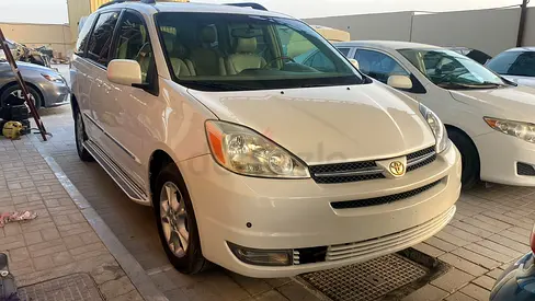 Toyota Sienna XLE 2005 | Japanese Specs | Family Van in Excellent Condition