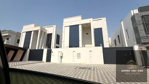 فيلا للإيجار في الياسمين عجمان أرض 3014 قدم وبناء 3500 قدم بـ 130,000 درهم | 5 غرف ماستر ومجلس وصالة وغرفة خادمة ودفعات سهل الوصول لدبي والشارقه