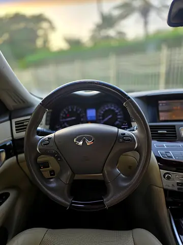 2015 Infiniti Q70 — фото 15