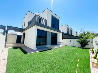 Maple -3 / 4 B/R + Maids + Large Study Room + Maids Room + Private Garden + 2 Car Park Space + Single Row Villa.
