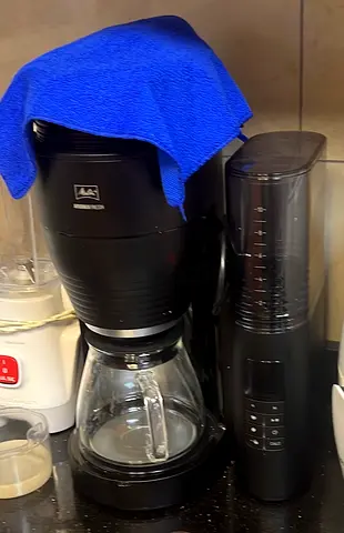 Melitta drip coffee maker with glass carafe — good working condition