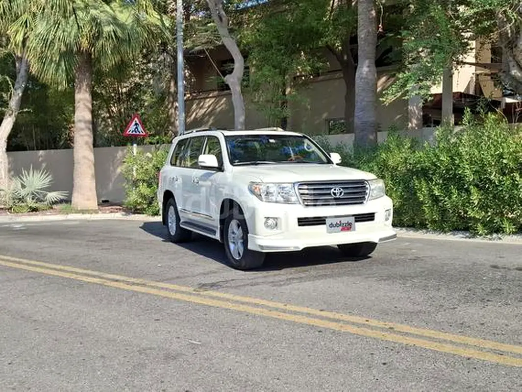 Toyota Land Cruiser 2015 — photo 1 of 13