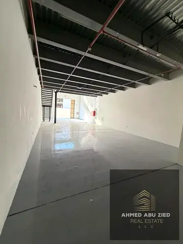 اروع شبرات في الصناعيه 1 مساحه 3240 تصلح لكافة الانشطه التجاريه مع ميزان وموقع مميز متاح كافه الخدمات  كهرباء 20وات ارضية ايبوكسي