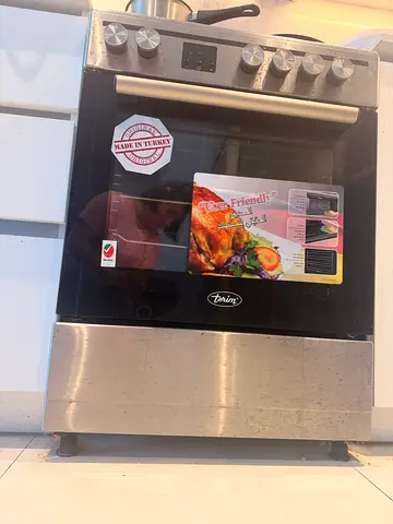 Freestanding electric oven with stove top - good working condition