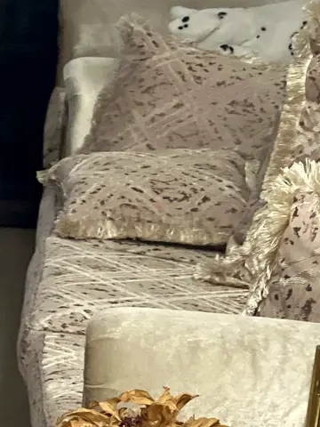 Light beige patterned 7-seater sofa with cushions - very good condition