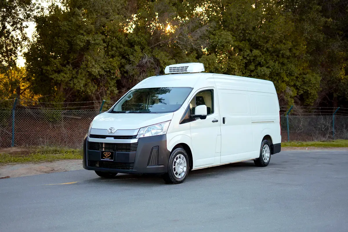 Toyota Hiace 2020 — photo 1 of 15