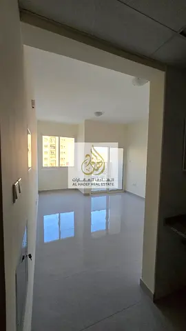 🌟 إذا كنت تبحث عن السكن المثالي بموقع مميز وتشطيبات حديثة، فهذه فرصة رائعة لاستئجار استوديو أول ساكن بمساحة كبيرة وتصميم عملي يوفر لك الراحة والخصوصي
