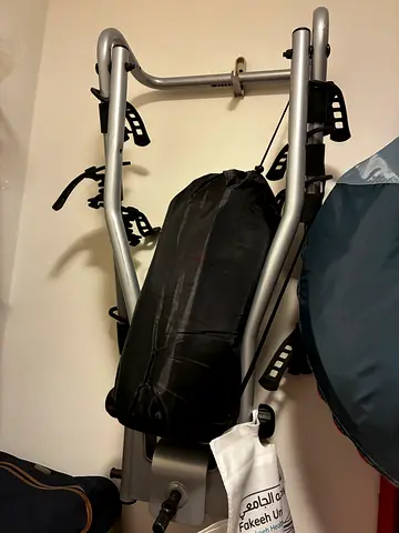 Thule-style 3-bike trunk rack (foldable) - good condition