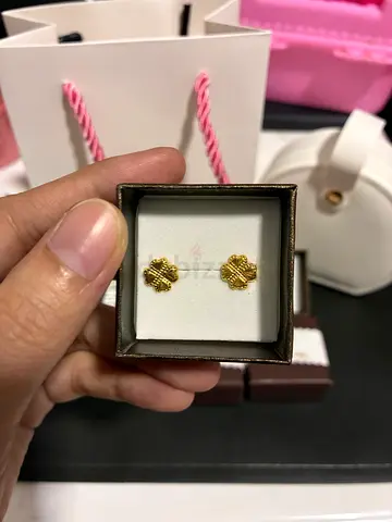 18K Real Gold four-leaf clover screw earrings (very lightweight)