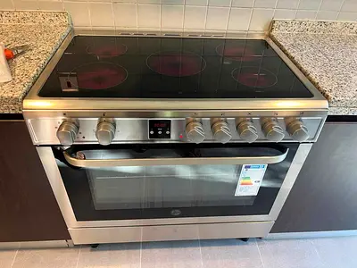 Hoover new latest model ceramic electric stove top 5 hobs 90by60cm size excellent working good condi