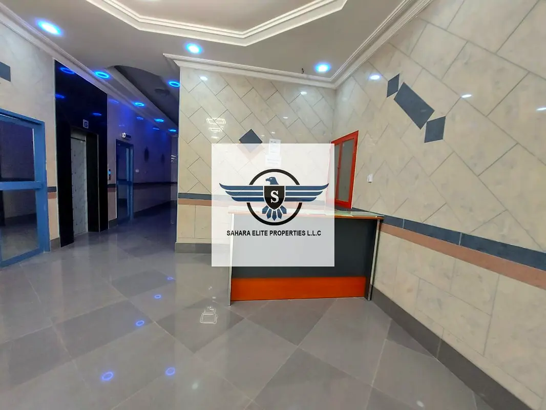 شقة فاخرة مكونة من غرفتي نوم وصالة وحمامين مع شرفة، بسعر 43 ألفاً فقط، وتقع بالقرب من حديقة النهضة في منطقة النهضة بالشارقة.
