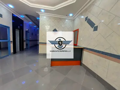شقة فاخرة مكونة من غرفتي نوم وصالة وحمامين مع شرفة، بسعر 43 ألفاً فقط، وتقع بالقرب من حديقة النهضة في منطقة النهضة بالشارقة.