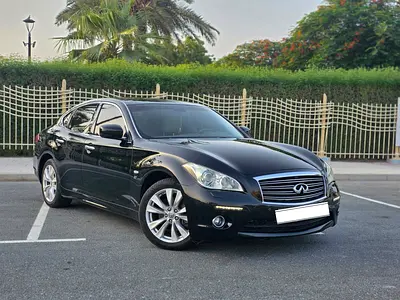 Infiniti Q70 Luxury 2015 GCC Specs 2 keys