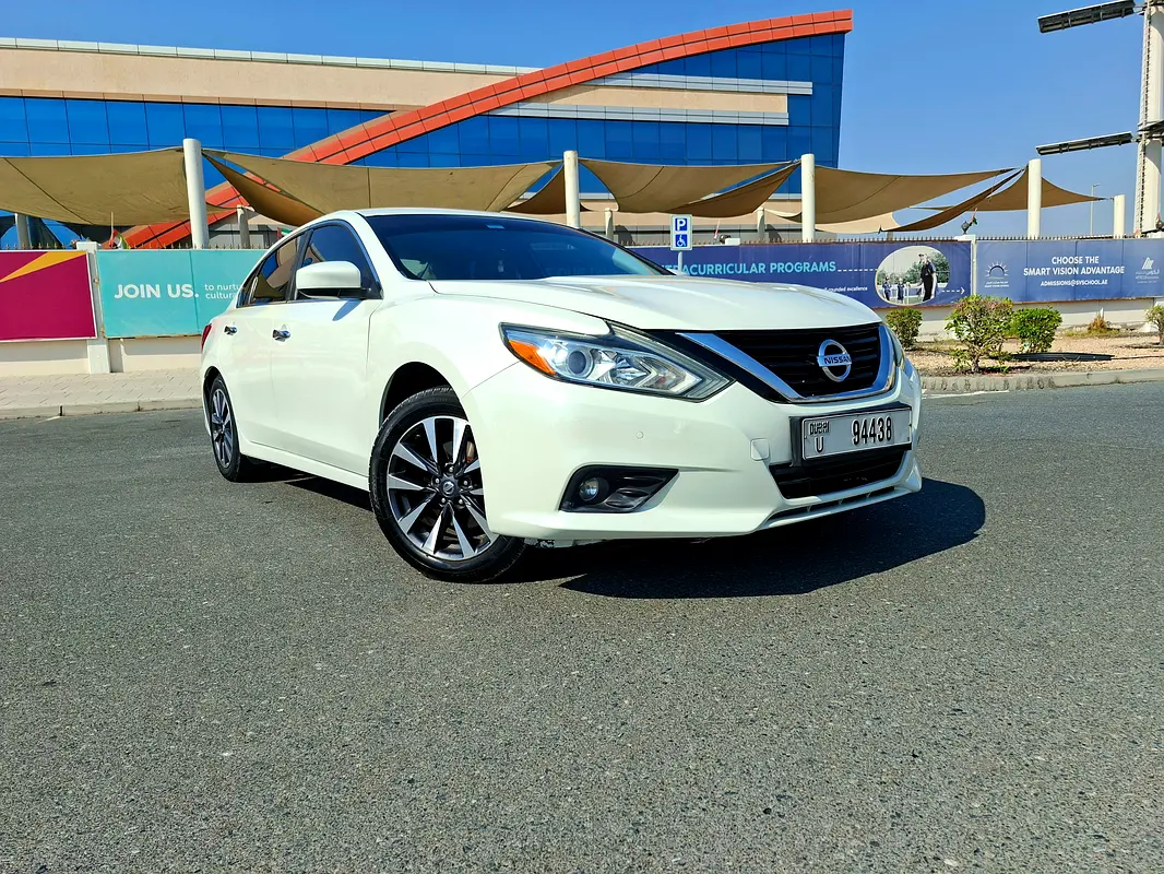 Nissan Altima 2017 — photo 1 of 19