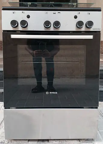 Boss gas cooker 60x60 with 4burners. Working condition good.