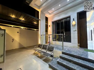 Two-story villa with 5 rooms, located close to services and public facilities, price includes electricity, water, and air conditioning.
