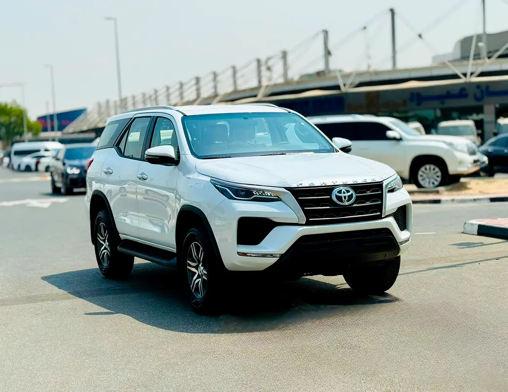 Toyota Fortuner 2026 — photo 1 of 20