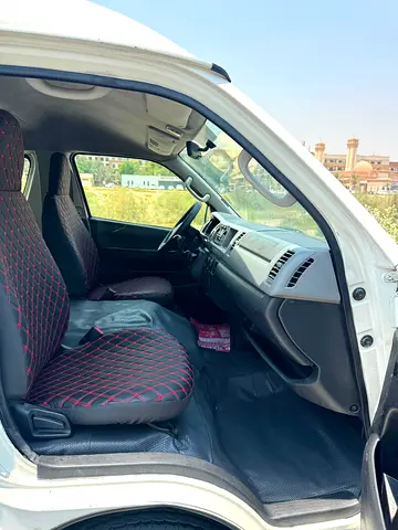 2013 Toyota HIACE 照片 4