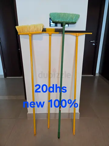 Bathroom scrubbing brush