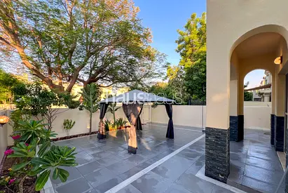 Corner Plot 4E | Well Maintained | Single Row