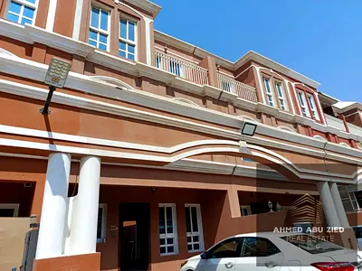 4 master bedrooms, large living room, spacious kitchen, 5 bathrooms, high-end finishing, balcony with open view, central air conditioning, private par