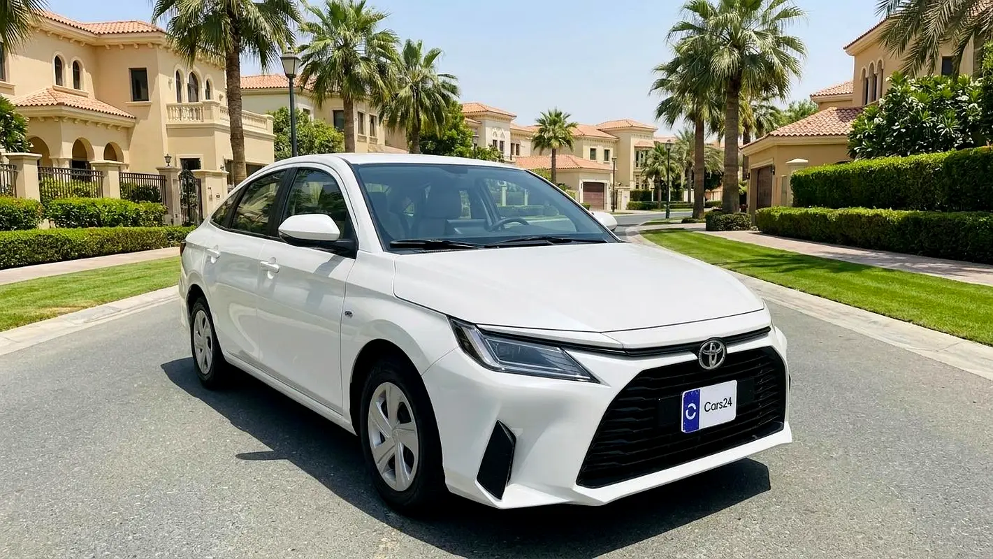 Toyota Yaris 2023 — photo 1 of 13