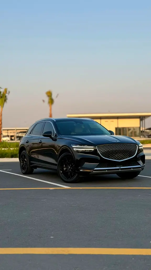 Genesis GV70 2023 — photo 1 of 16