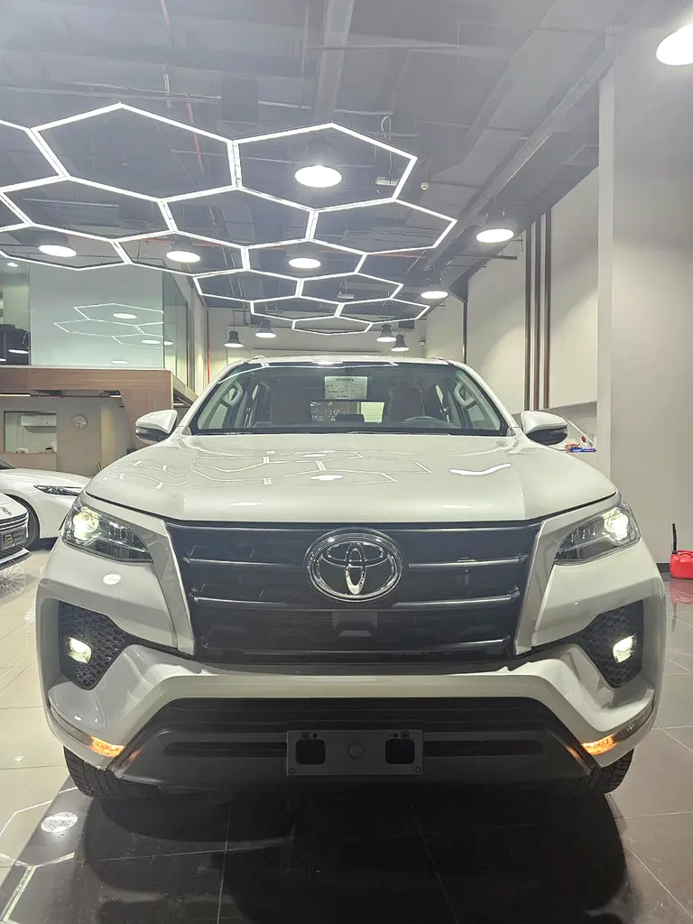 Toyota Fortuner 2026 — photo 1 of 12