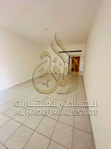 شقة غرفتين وصالة للإيجار السنوي في المجاز 3 الشارقة | مقابل حديقة الصفيا وثاني صف من كورنيش المجاز | قريبة من مسرح المجاز | بلكونة ومساحات رائعة | دفع