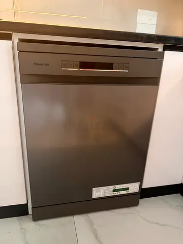 Hisense freestanding dishwasher - good working condition
