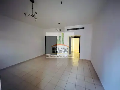 FULL FAMILY BUILDING | MAINTENANCE FREE| WITH PARKING