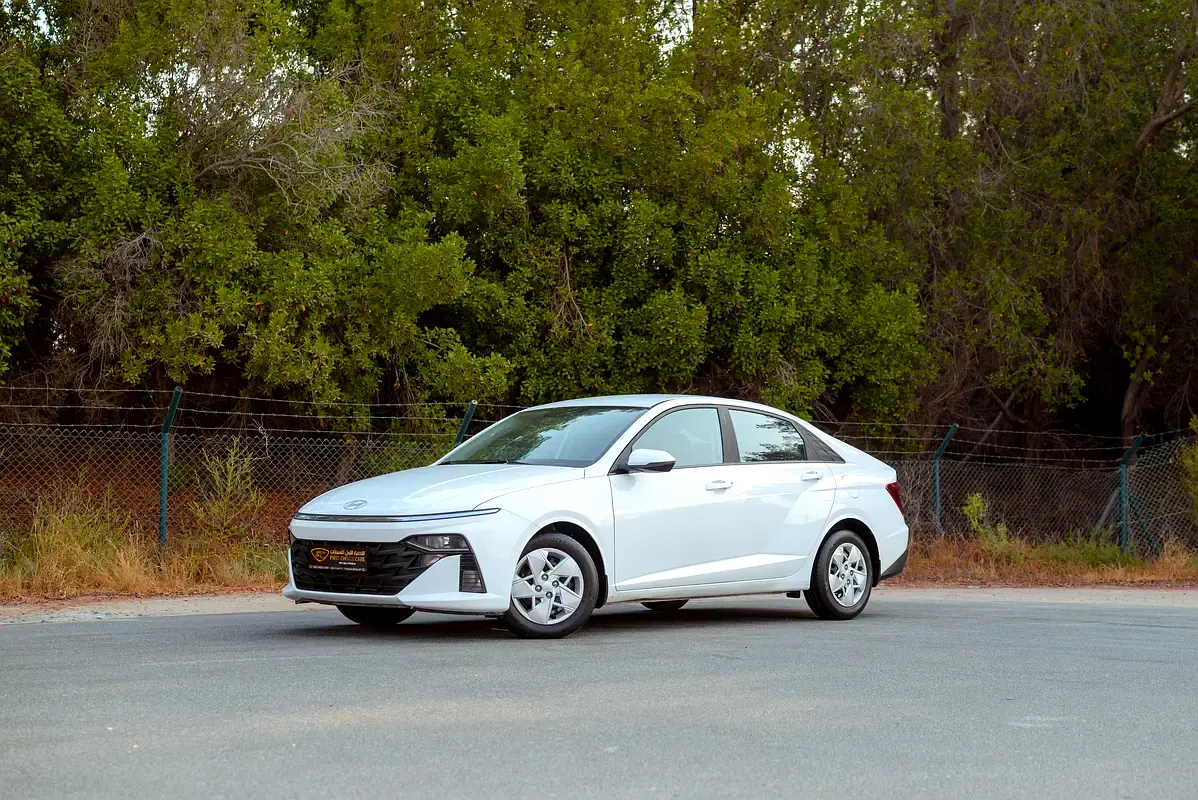 Hyundai Accent 2025 — photo 1 of 18