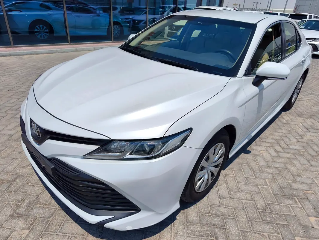 Toyota Camry 2020 — photo 1 of 19