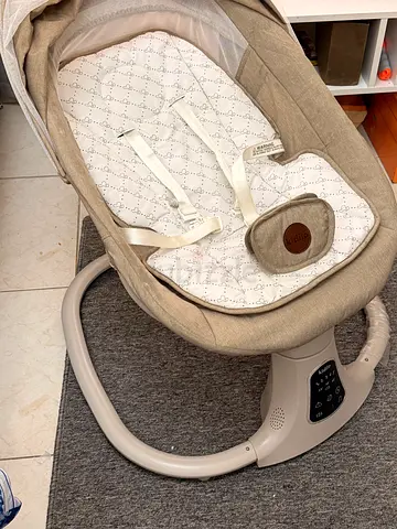 Gently used electric baby rocker/soother with multiple settings