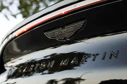 2025 Aston Martin DBX thumbnail 19
