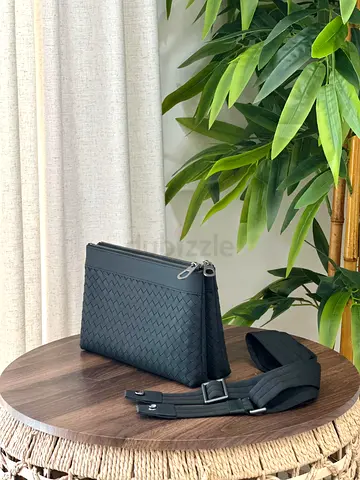 Bottega veneta Black Woven Leather Crossbody/Clutch with Detachable Strap