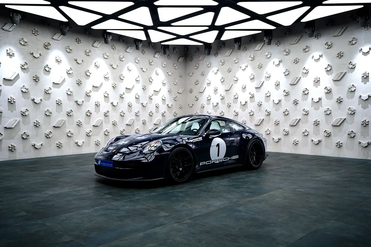 Porsche 911 2024 — photo 1 of 15